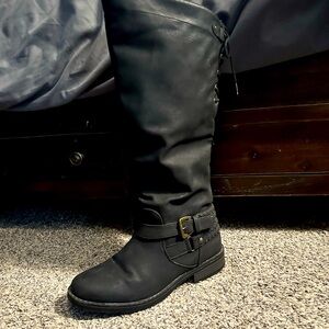 XOXO Middleton boots